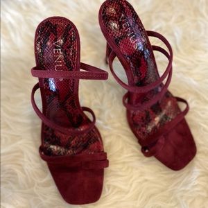 New burgundy suede straps sandals.